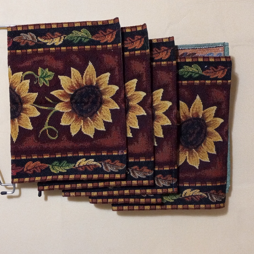 Autumn table runner & 5 matching place mates. - Picture 3 of 4